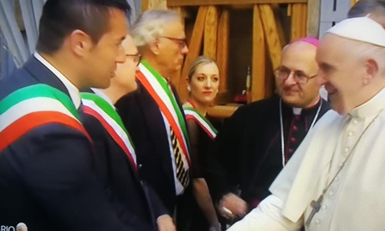 Camerino, Papa Francesco incontra i sindaci del cratere (FOTOGALLERY) Camerino, Papa Francesco incontra i sindaci del cratere (FOTOGALLERY)