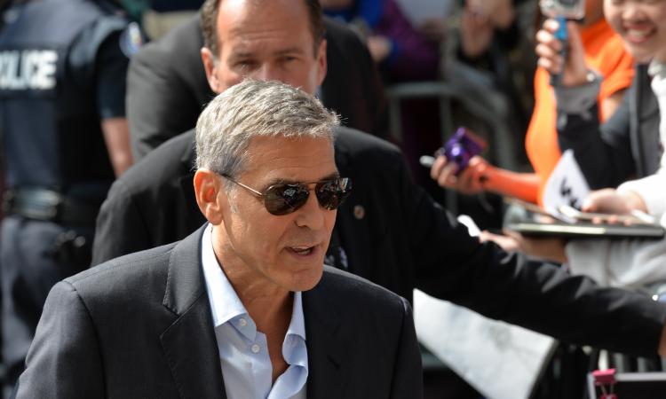 Beffano anche George Clooney: arrestata in Thailandia una coppia di latitanti: lei è di Ancona