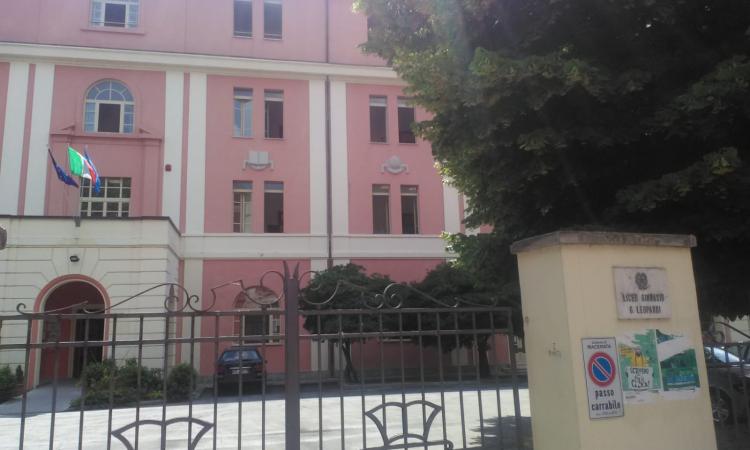 Macerata, finita la prima prova della maturità: le scelte e le impressioni degli studenti Macerata, finita la prima prova della maturità: le scelte e le impressioni degli studenti
