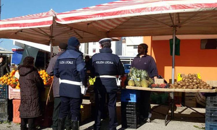 Civitanova, massicci controlli interforze: nel mirino mercato, Stazione e zona industriale Civitanova, massicci controlli interforze: nel mirino mercato, Stazione e zona industriale