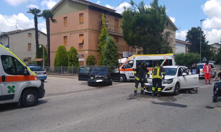 Frontale tra due auto a Trodica: coinvolta anche una bambina (FOTO)