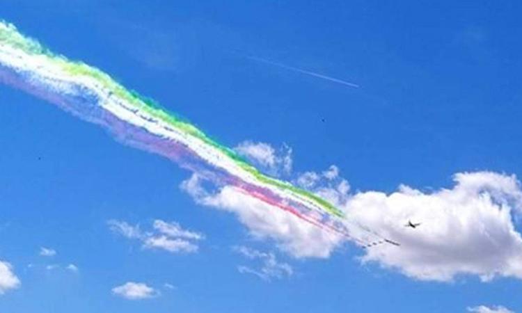 Frecce Tricolori a sorpresa sopra Loreto: emozione inaspettata tra la gente Frecce Tricolori a sorpresa sopra Loreto: emozione inaspettata tra la gente