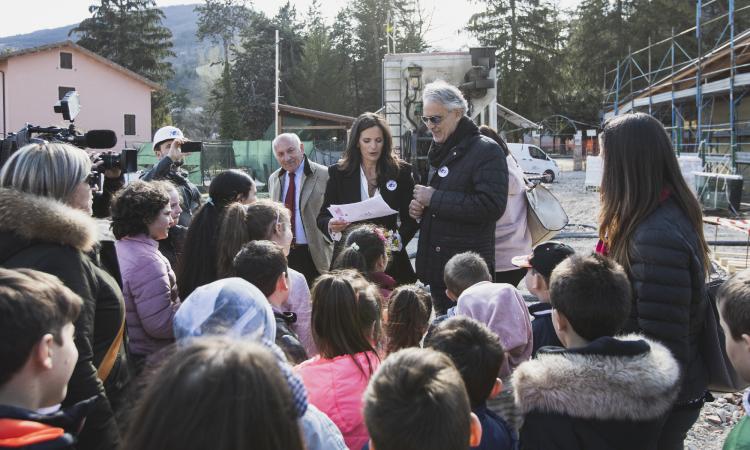 Andrea Bocelli a Muccia per l'inaugurazione della nuova scuola: il programma