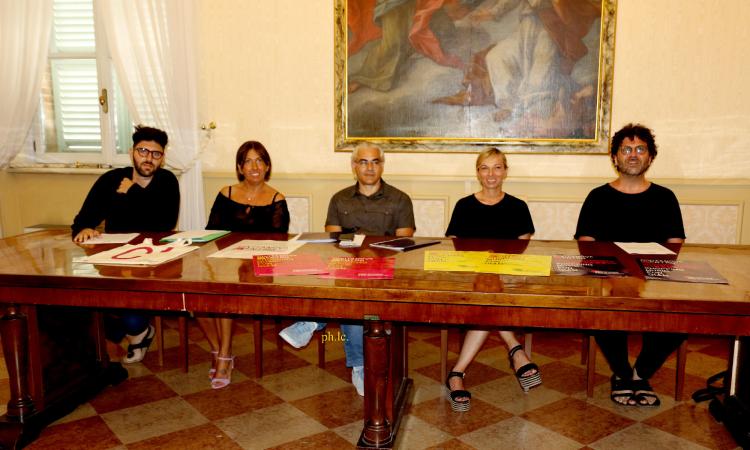 Nel centro di Civitanova tornano i mercoledì sera della shopping, tra musica e un tocco di glamour Nel centro di Civitanova tornano i mercoledì sera della shopping, tra musica e un tocco di glamour