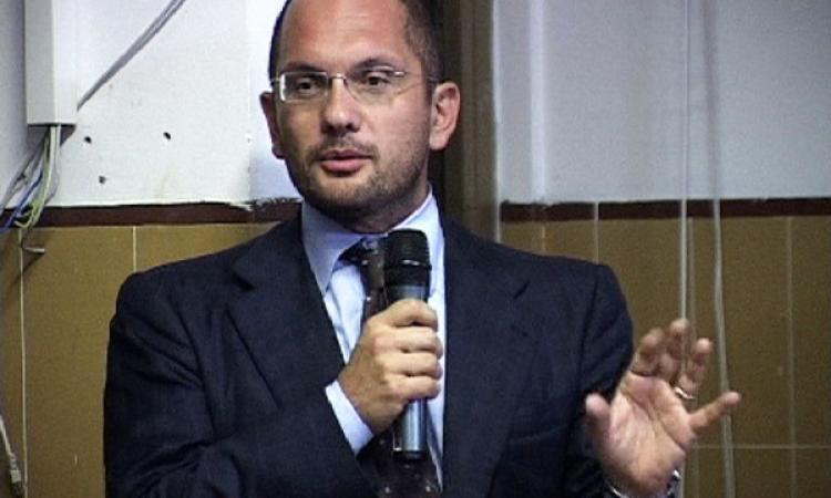 Guido Castelli presenta a Recanati il nuovo libro "Coi piedi per terra"