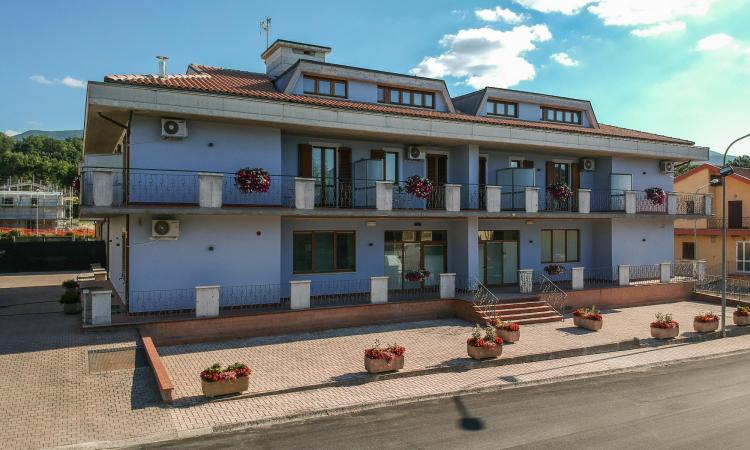 Caldarola, dopo 3 anni dal sisma riapre l'Hotel Tesoro (FOTO)