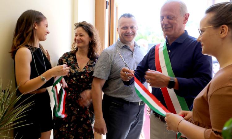 Emozione e lacrime di gioia per l'inaugurazione dell'Hotel "Tesoro" di Caldarola (FOTO) Emozione e lacrime di gioia per l'inaugurazione dell'Hotel "Tesoro" di Caldarola (FOTO)