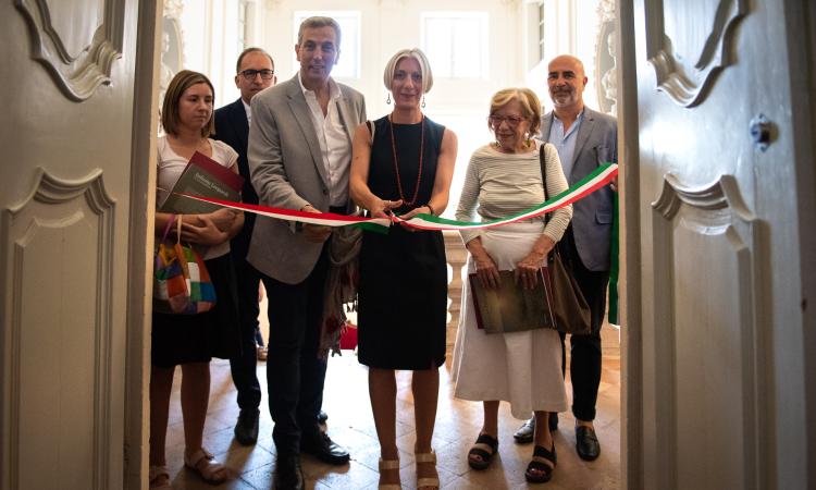 Taglio del nastro a Recanati: "L'Infinito" di Leopardi nell'arte