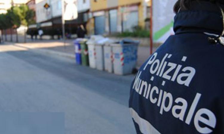 Tolentino, accusa un malore in auto a causa del forte caldo: salvato un uomo Tolentino, accusa un malore in auto a causa del forte caldo: salvato un uomo