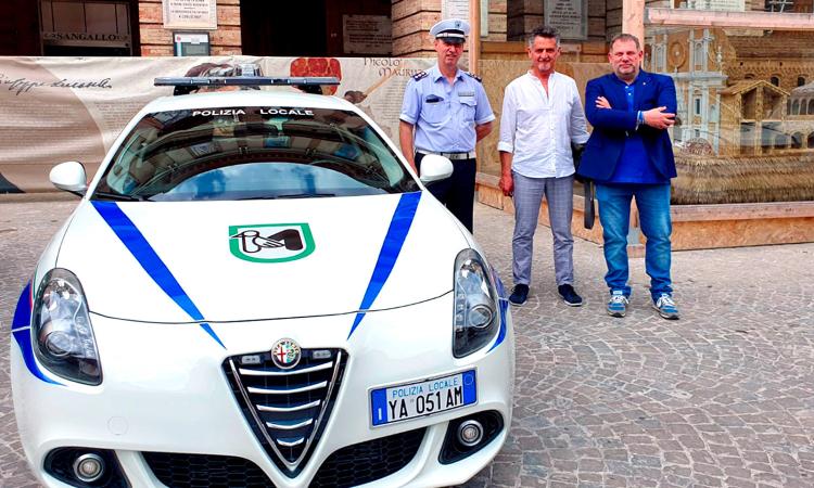 Nuova auto per la Polizia Locale di Tolentino Nuova auto per la Polizia Locale di Tolentino