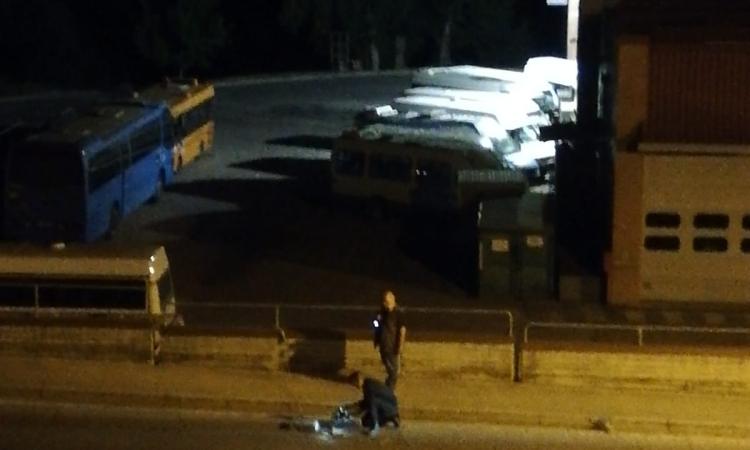 Allarme pacco bomba nella notte a Camerino: intervengono gli artificieri (FOTO e VIDEO)
