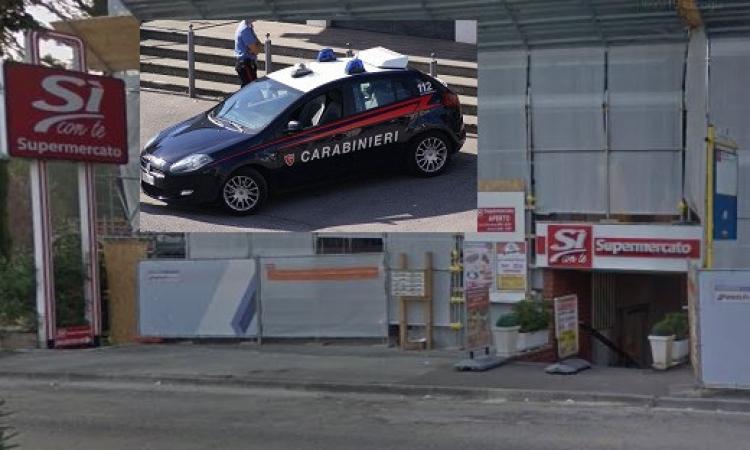 Rapina a Tolentino, il titolare del 'Sì con Te': "Abbiamo provato a inseguirli ma sono spariti in un attimo" Rapina a Tolentino, il titolare del 'Sì con Te': "Abbiamo provato a inseguirli ma sono spariti in un attimo"