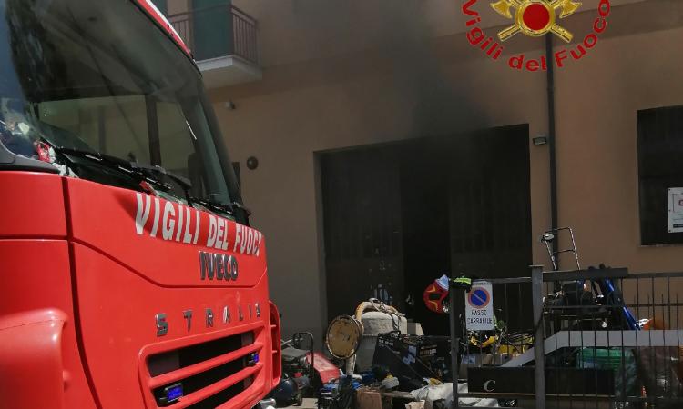 Civitanova, incendio in una ditta di elettromeccanica nel quartiere Fontespina Civitanova, incendio in una ditta di elettromeccanica nel quartiere Fontespina