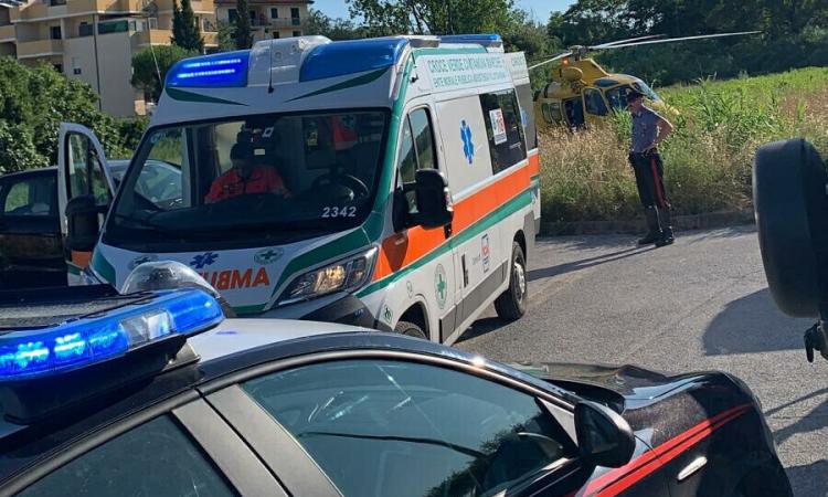 Civitanova, 85enne cade dalle scale: trasportata a Torrette con l'eliambulanza (FOTO E VIDEO) Civitanova, 85enne cade dalle scale: trasportata a Torrette con l'eliambulanza (FOTO E VIDEO)