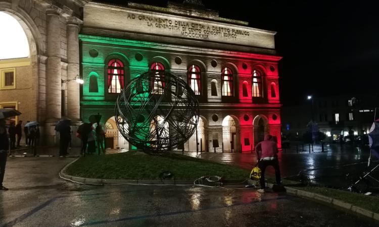 Macerata, nuova veste luminosa per lo Sferisterio: ieri la cerimonia d'inaugurazione  (VIDEO e FOTO)