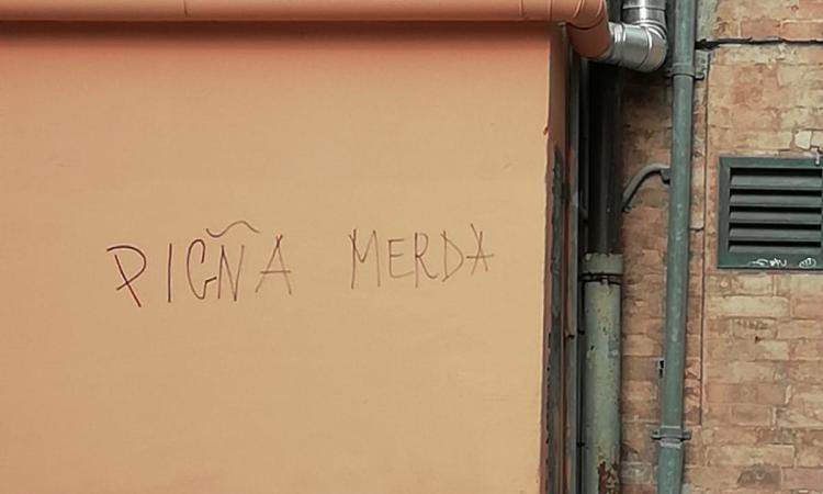 Macerata, nuove scritte contro il questore Antonio Pignataro