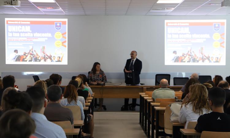 Successo per l'appuntamento con "Unicam Open Day": 200 studenti alla scoperta dell'Ateneo Successo per l'appuntamento con "Unicam Open Day": 200 studenti alla scoperta dell'Ateneo