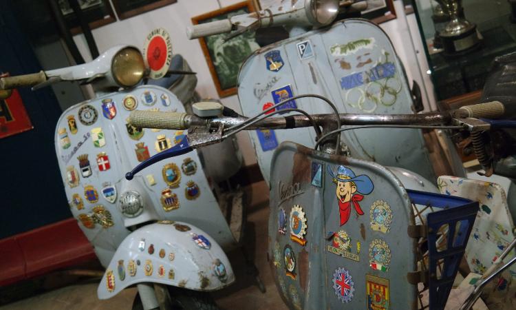 Pollenza, gran finale dell'Esposizione di Antiquariato in sella alla Vespa Pollenza, gran finale dell'Esposizione di Antiquariato in sella alla Vespa