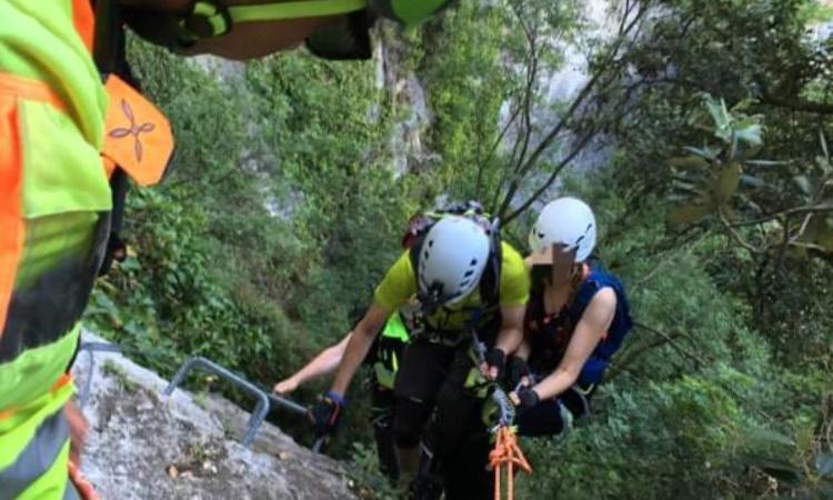 Pioraco, bloccati sulla Ferrata dei Piceni: apprensione per due giovani di Pesaro (FOTO) Pioraco, bloccati sulla Ferrata dei Piceni: apprensione per due giovani di Pesaro (FOTO)