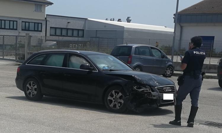 Collisione tra tre auto a Morrovalle: una persona al Pronto Soccorso (FOTO)
