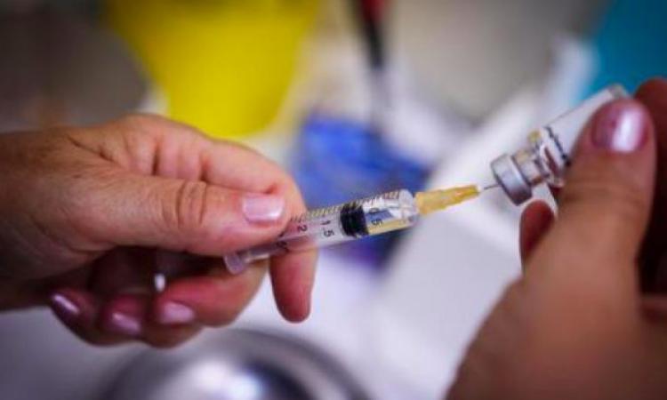 Scontro tra genitori sul vaccino del figlio minore: cosa fare?