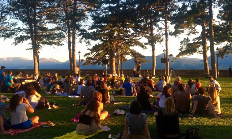 RisorgiMarche 2019, alla Rocca del Borgia prima data dei "Concerti al Tramonto": ospite Rosso Petrolio