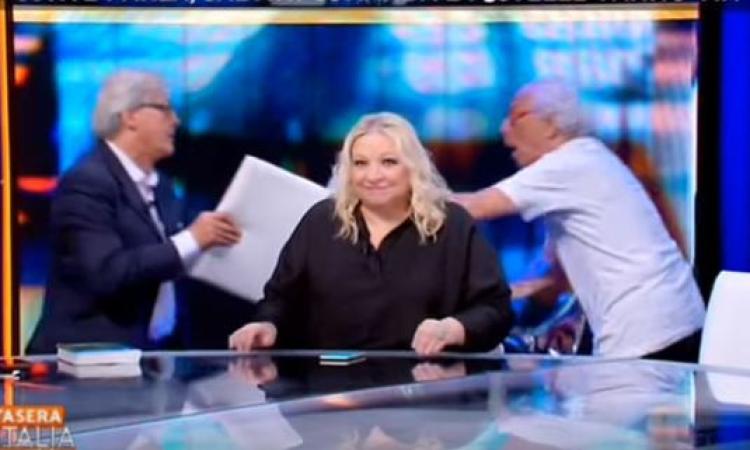 Sgarbi e Mughini arrivano alle mani nel salotto televisivo di "Stasera Italia" (VIDEO)