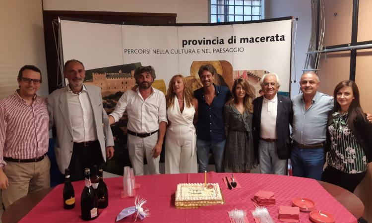 Macerata, Consiglio con sorpresa: si festeggia il compleanno di Deborah Pantana (FOTO) Macerata, Consiglio con sorpresa: si festeggia il compleanno di Deborah Pantana (FOTO)