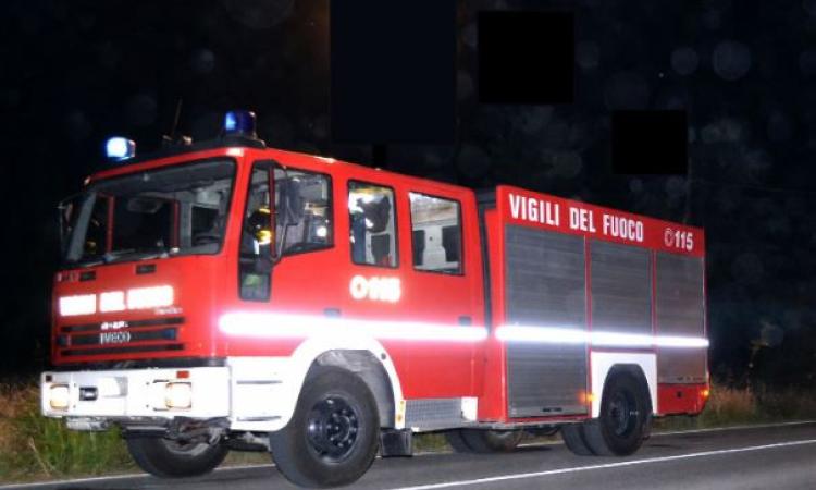 Incendio a Sant'Angelo in Pontano: paura per una famiglia