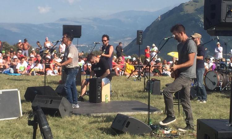 RisorgiMarche, Edoardo Bennato incanta: gran festa per il compleanno di Marcorè (FOTO E VIDEO) RisorgiMarche, Edoardo Bennato incanta: gran festa per il compleanno di Marcorè (FOTO E VIDEO)