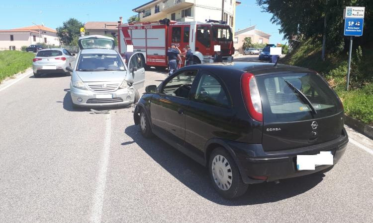 Montecosaro, frontale lungo la Provinciale 10: due donne al Pronto Soccorso (FOTO)