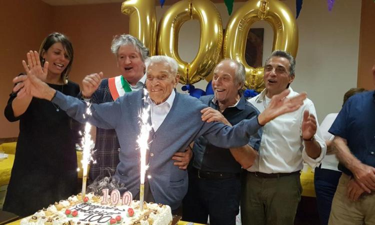 Tolentino, Federico Romagnoli festeggia 100 anni: grande festa col sindaco Pezzanesi
