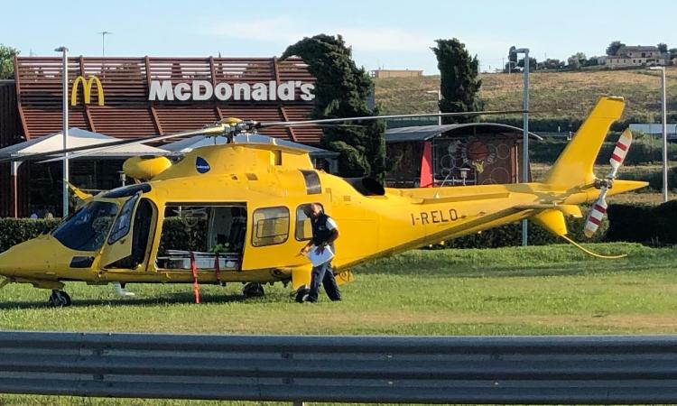 Porto Recanati, donna colpita da un vaso mentre passeggia: trasportata a Torrette in codice rosso (FOTO)