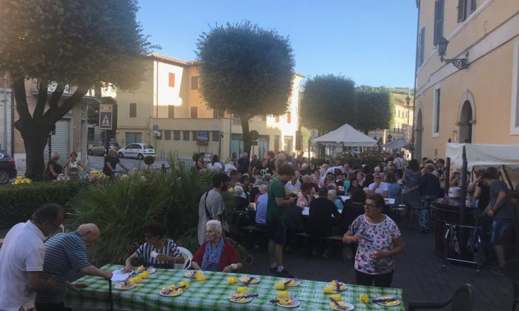 San Severino, i nonnini della Casa di riposo animano il "Lazzarelli Summer Festival" San Severino, i nonnini della Casa di riposo animano il "Lazzarelli Summer Festival"