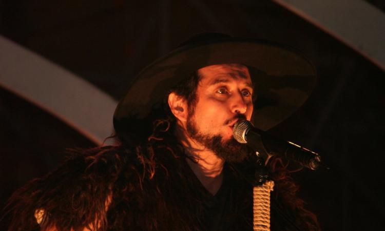 Domani gran finale di RisorgiMarche con Vinicio Capossela a Macereto Domani gran finale di RisorgiMarche con Vinicio Capossela a Macereto