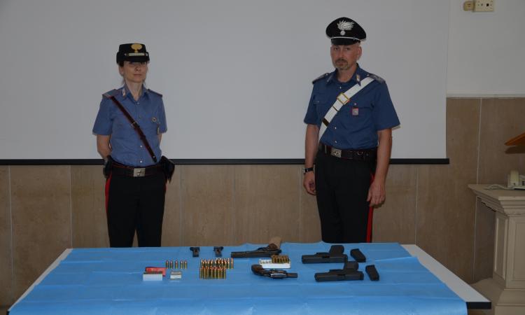 Un arsenale di armi e munizioni rubate nascoste sotto terra: caccia agli autori del furto Un arsenale di armi e munizioni rubate nascoste sotto terra: caccia agli autori del furto