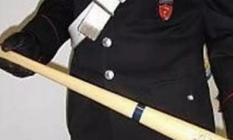 Civitanova, aggredisce un uomo con la mazza da baseball: nei guai un 45enne Civitanova, aggredisce un uomo con la mazza da baseball: nei guai un 45enne