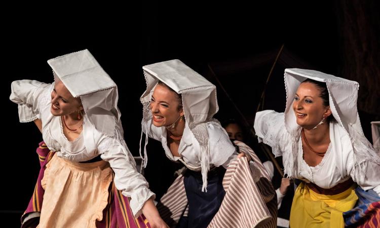 Apiro, al via il 49° Festival internazionale del folklore "Terranostra": il programma completo Apiro, al via il 49° Festival internazionale del folklore "Terranostra": il programma completo