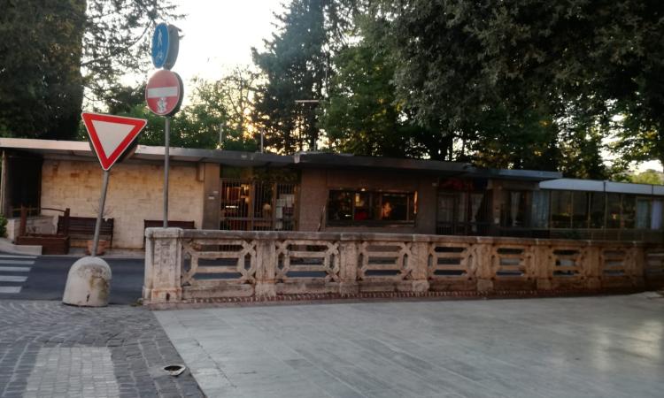 Macerata, controlli all'ex bar Narciso. Ispezionate 20 persone: sanzioni per i gestori Macerata, controlli all'ex bar Narciso. Ispezionate 20 persone: sanzioni per i gestori