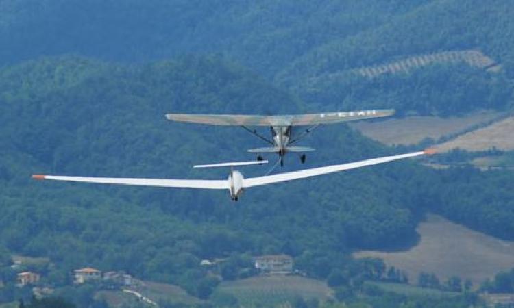 Ussita, precipitano due alianti in zona Casali: arriva l'eliambulanza Ussita, precipitano due alianti in zona Casali: arriva l'eliambulanza