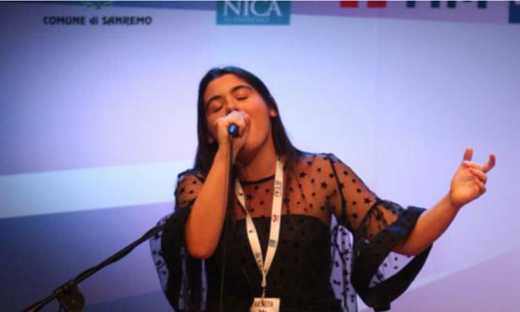 Civitanova, grande successo allo chalet "La Contessa" per lo spettacolo della cantante Federica Guardiani (FOTO)