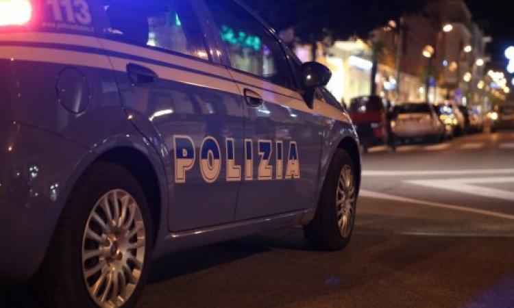 Civitanova, notte di follia: piomba con l'auto sul marciapiede e aggredisce la Polizia