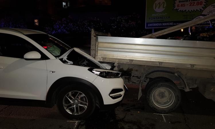 Tamponamento a catena a Civitanova, tasso alcolemico sopra al limite per uno dei conducenti: patente ritirata (FOTO) Tamponamento a catena a Civitanova, tasso alcolemico sopra al limite per uno dei conducenti: patente ritirata (FOTO)