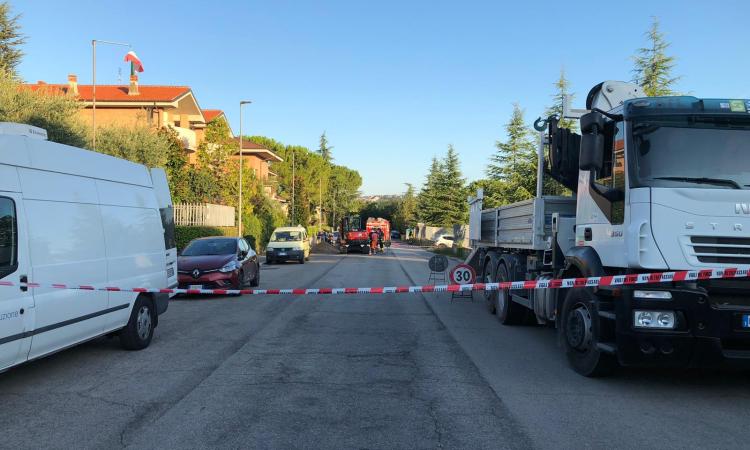 Piediripa, fuga di gas in via Metauro: diverse famiglie evacuate. Rientro solo a tarda notte Piediripa, fuga di gas in via Metauro: diverse famiglie evacuate. Rientro solo a tarda notte
