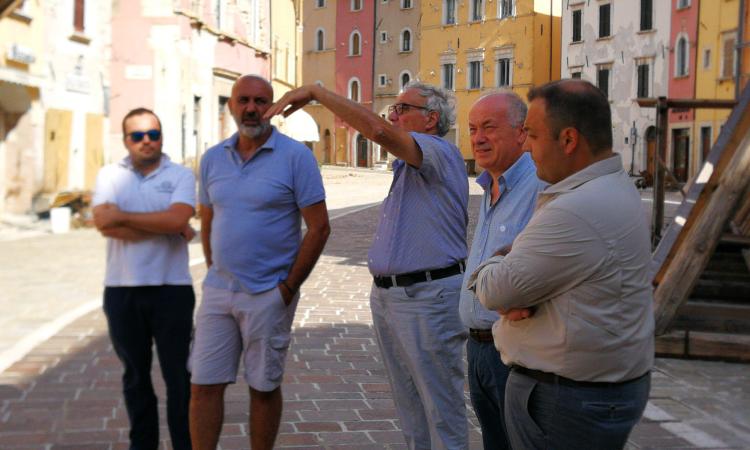 Sisma, Pirozzi in visita a Visso e Ussita: "Una situazione che mi ha sconvolto" Sisma, Pirozzi in visita a Visso e Ussita: "Una situazione che mi ha sconvolto"