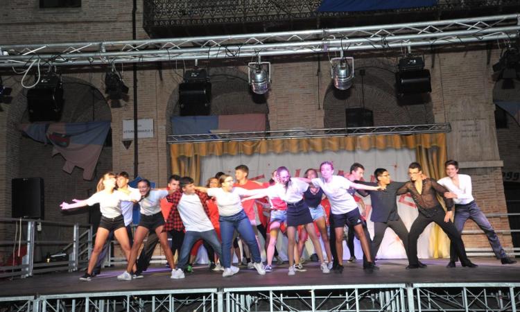 Il folklore romagnolo a Caldarola: grande successo per lo spettacolo della New Dance Forlì (FOTO)