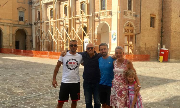 In cammino per sensibilizzare sulla sclerosi multipla: Marco Togni fa tappa a Camerino