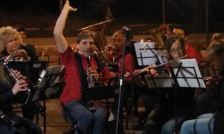 Serravalle di Chienti, la banda musicale di Camerino incanta in concerto