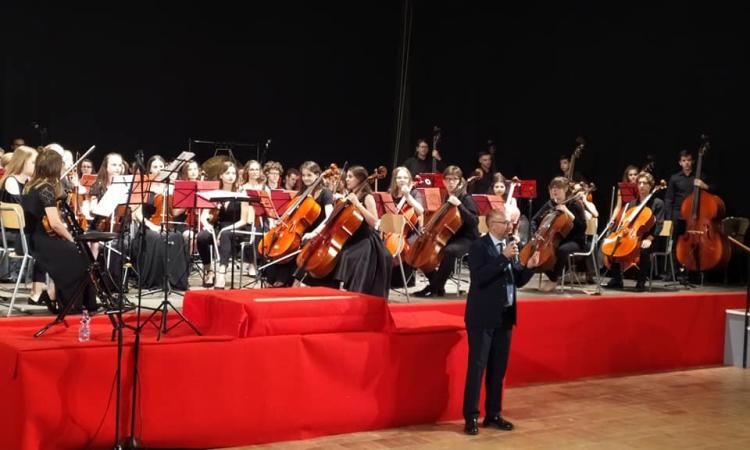 Camerino, grande successo per il tour estivo della ESYO Orchestra & Paolo Rumiz Camerino, grande successo per il tour estivo della ESYO Orchestra & Paolo Rumiz