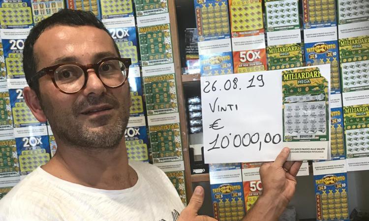 La dea bendata bacia Loro Piceno: vinti 10mila euro con un Gratta e Vinci La dea bendata bacia Loro Piceno: vinti 10mila euro con un Gratta e Vinci